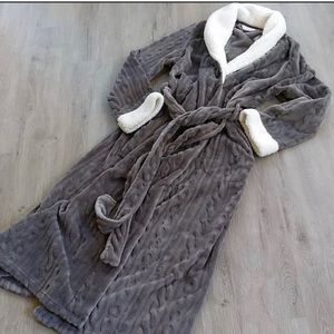 Half long hoodie worn twice only!